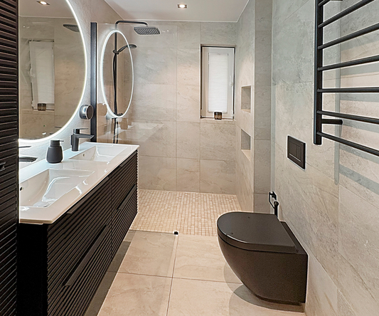 Modern and Sleek Bathroom Design i Akershus